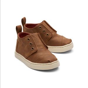 Very cute toddler TOMS leather booties
